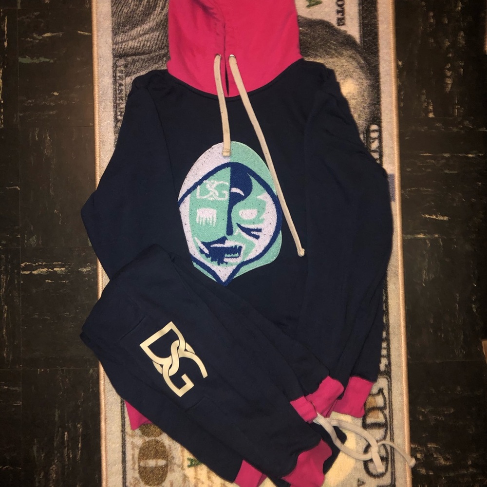 Dsg Jacket And Sweatsuit Bundle - image 5